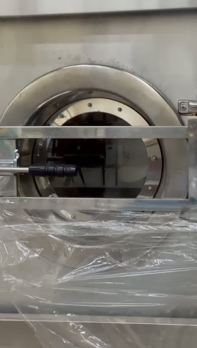Industrial washer extractor